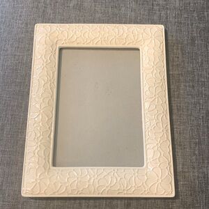Cream 5x7 frame. Beautiful flowers